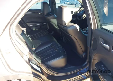 2023 Chrysler 300 300S z USA, uszkodzony, nr VIN 2C3CCABG2PH573139